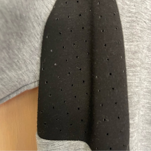 Superdry Sport Core Tech Funnel Hoodie Gray and Black Vented Size 10 Sporty - Picture 8 of 16